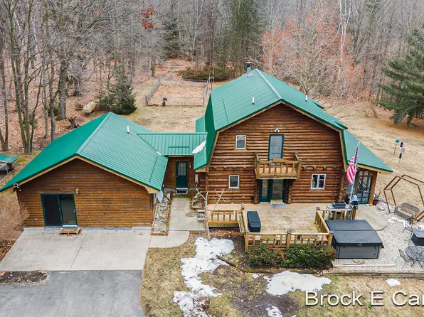 8132 Meinert Park Rd, Montague, MI 49437