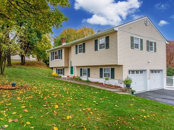 2nd image of 35 Ivy Pl