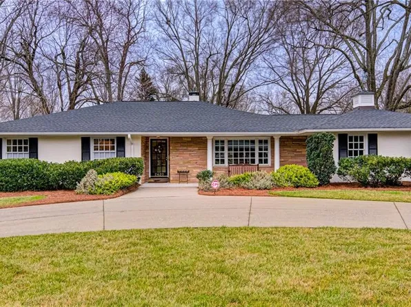 2420 Country Club Rd, Winston Salem, NC 27104