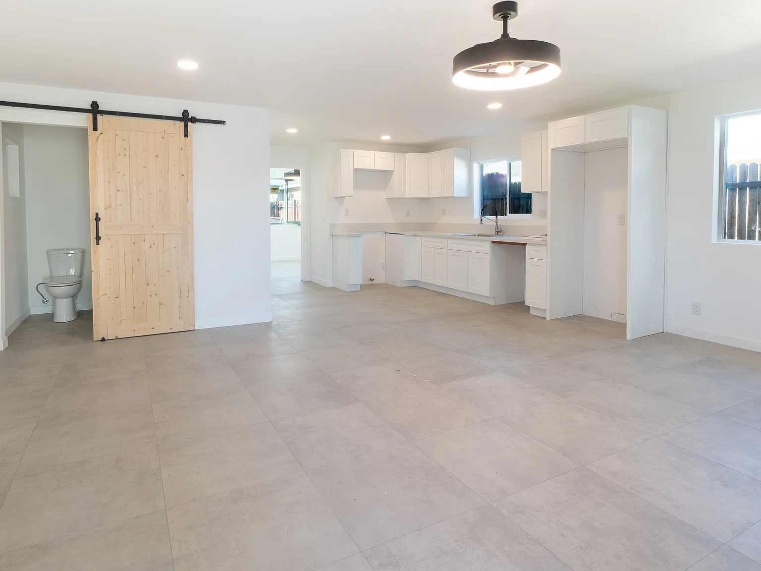 2 bed, 800 sqft, $1,800 — Photo 2