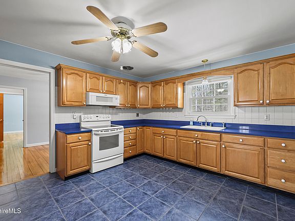 3rd image of 158 Eleanor Rd