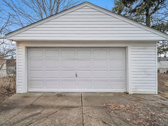4th image of 5125 Lucydale Ave