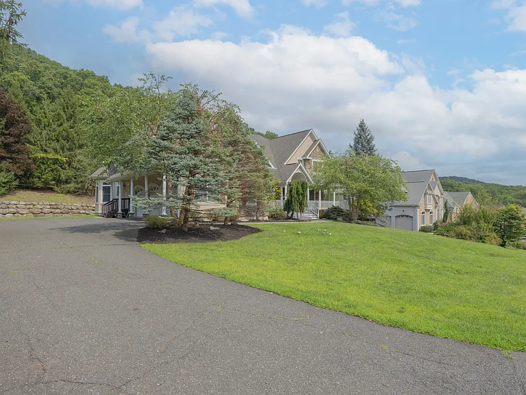 23 Sandyfields Ln — Photo 33