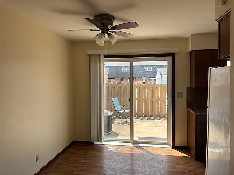 1911 Canterbury Dr #D — Photo 3