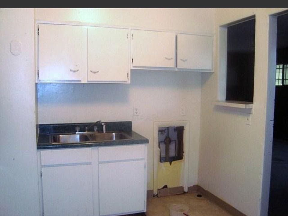 2nd image of 1540 Carlton Rd