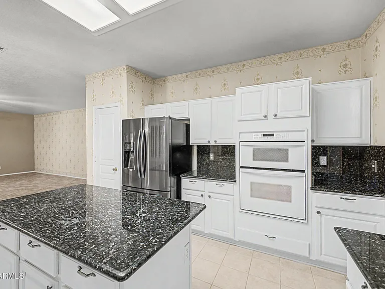 1722 E Samuel Dr — Photo 21