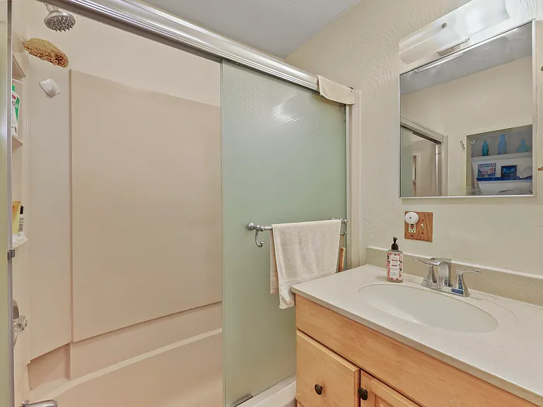 33 Saint Anns Ave — Photo 13