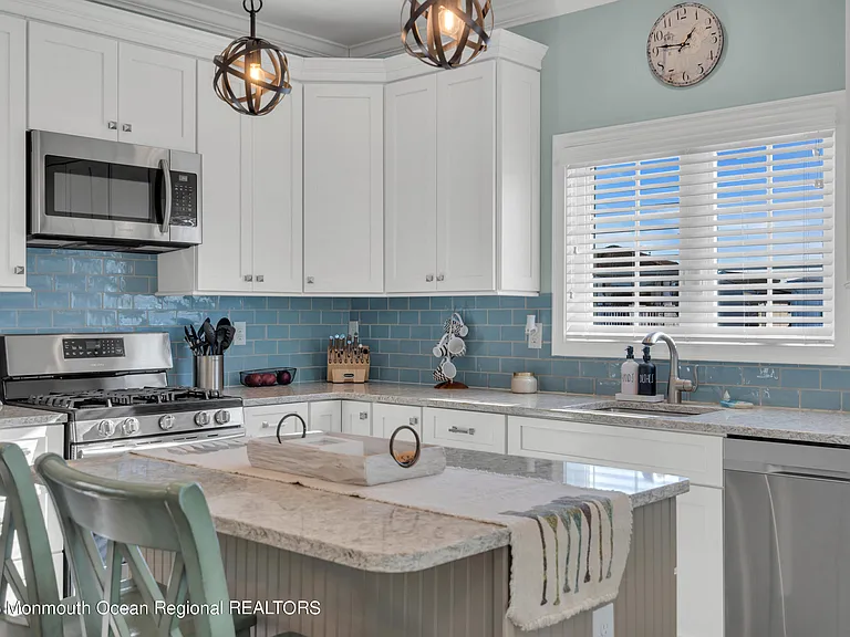 411 Harding Ave — Photo 11