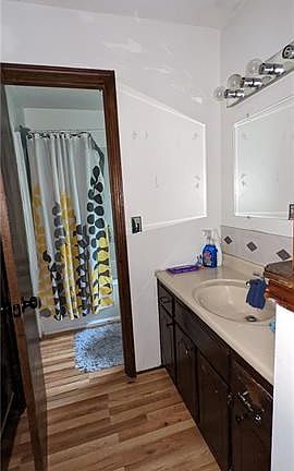 3rd image of 7914 E 105th St
