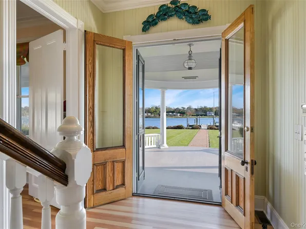 127 Senix Avenue, Center Moriches, NY 11934