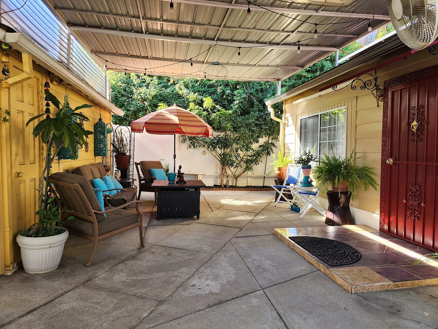 7029 Orion Ave — Photo 2