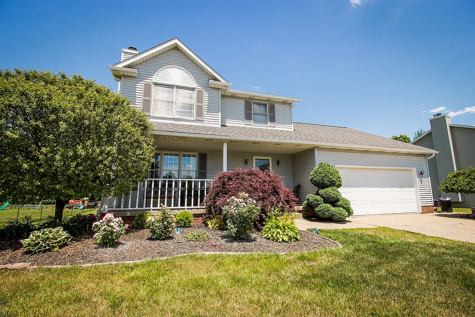 2071 Crestwood St photo 1