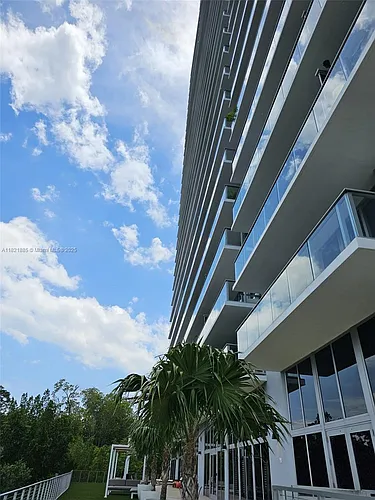 16385 Biscayne Blvd Photo 1