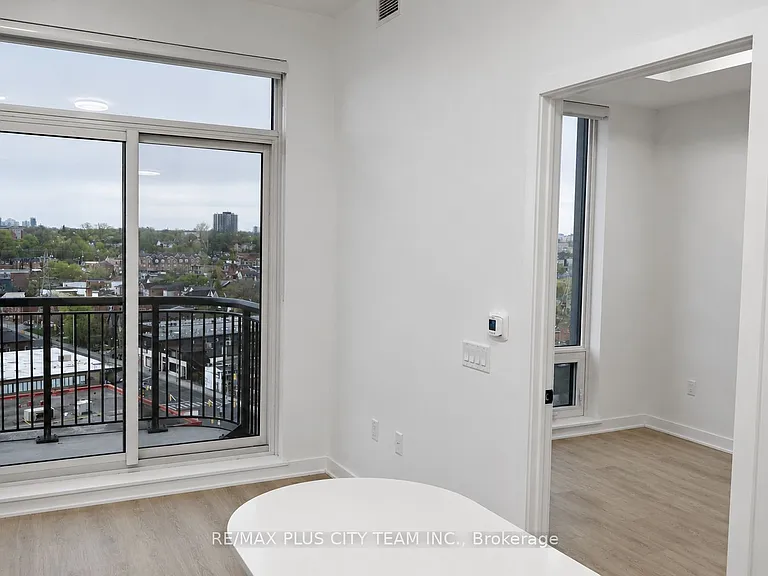 1185 Dupont St #913 — Photo 4