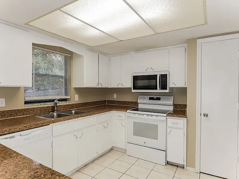 1157 Kestrel Way — Photo 6