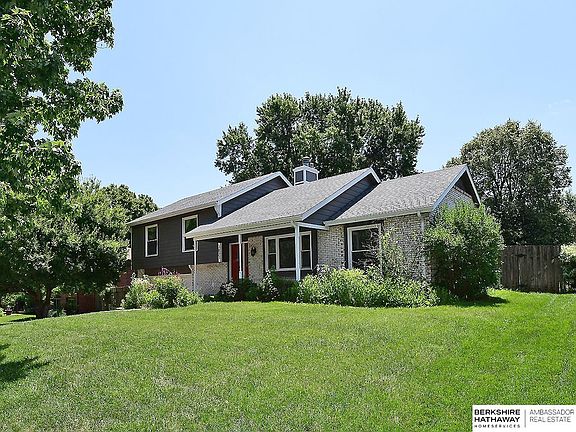 2nd image of 7821 Lake St