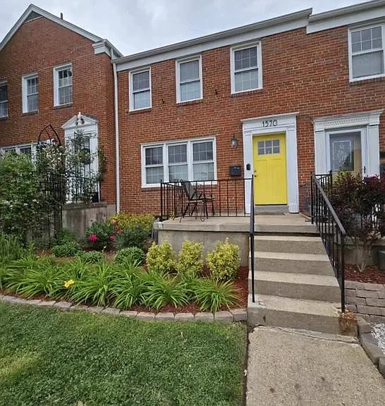 1570 Dellsway Rd — Photo 2