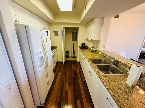3rd image of 19501 W Country Club Dr APT 1107