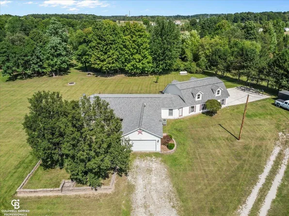9618 Beard Rd, Avoca, MI 48006