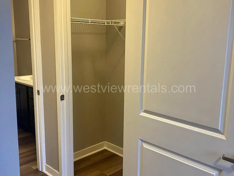 203 E Laurel St — Photo 245