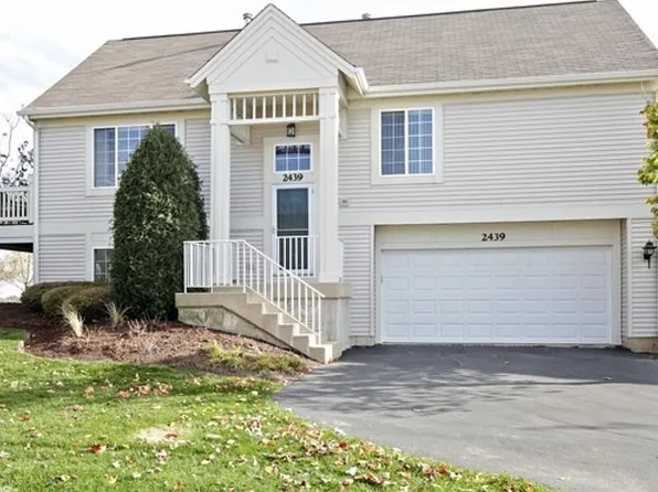 2439 Daybreak Ct, Elgin, IL 60123