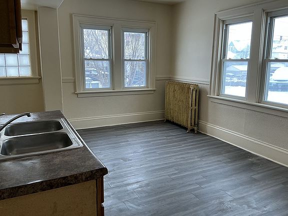 3rd image of 3312 W Mount Vernon Ave #14