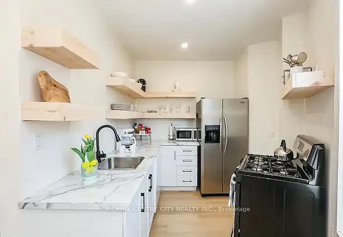 221 Colborne St #1 — Photo 9