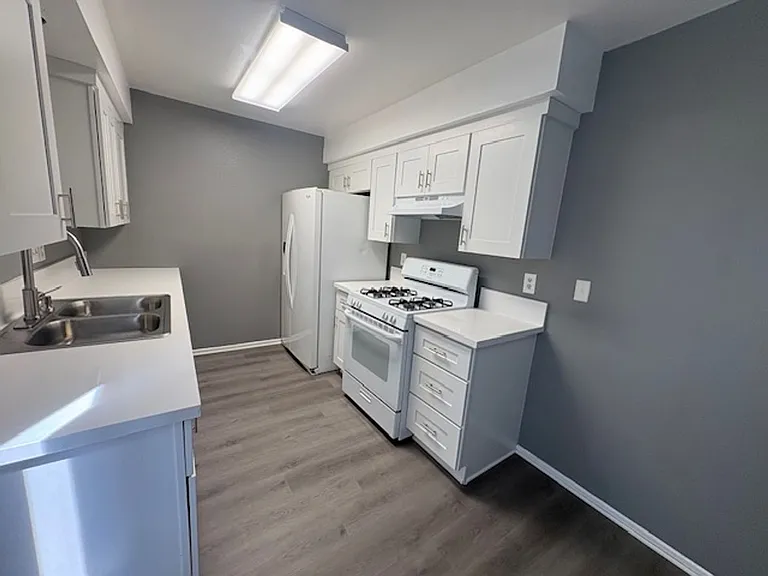 141 W Lambert Rd — Photo 17