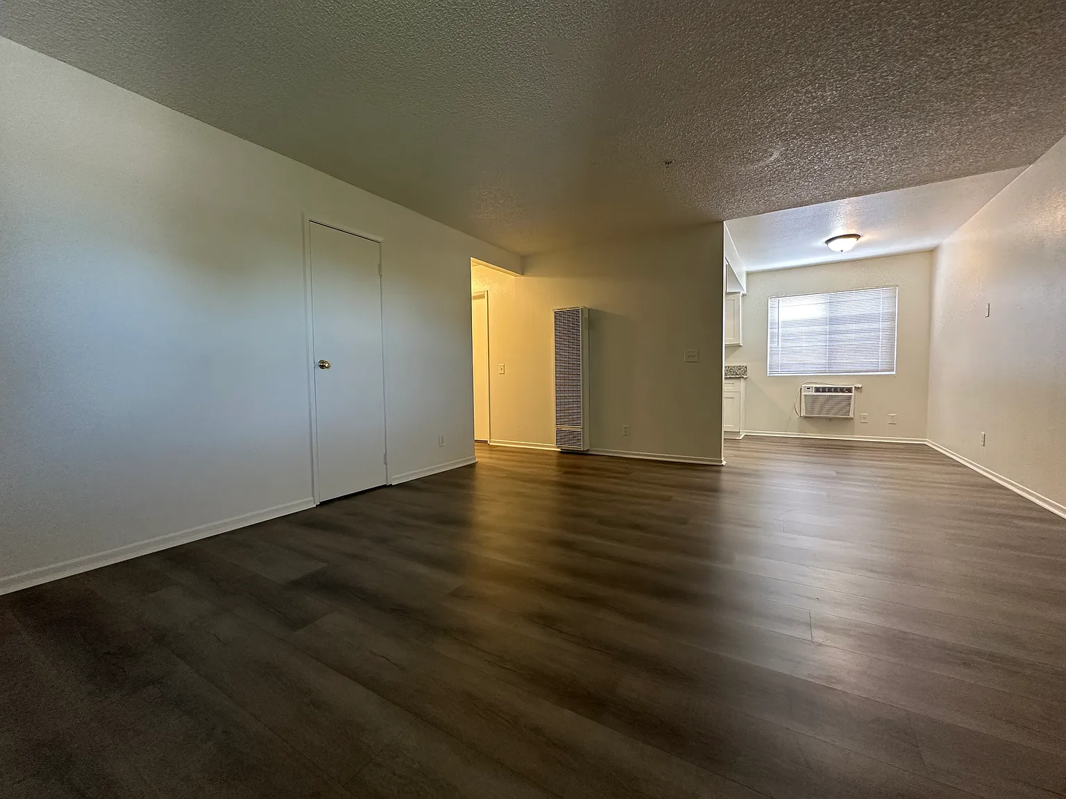 2 bed, 900 sqft, $1,925 — Photo 2