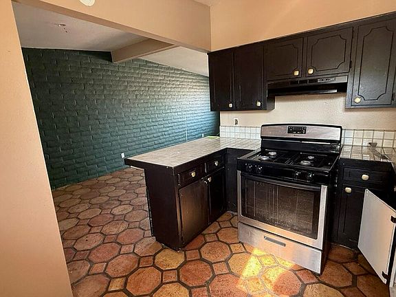 2nd image of 2022 S Beverly Ave