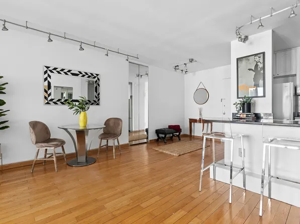 117 East 57th Street image 3 of 11