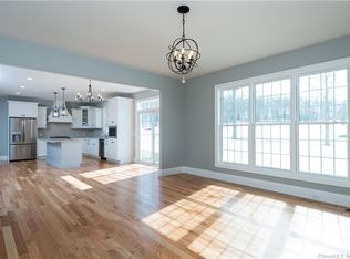 26 Arbor Xing, East Lyme, CT 06333