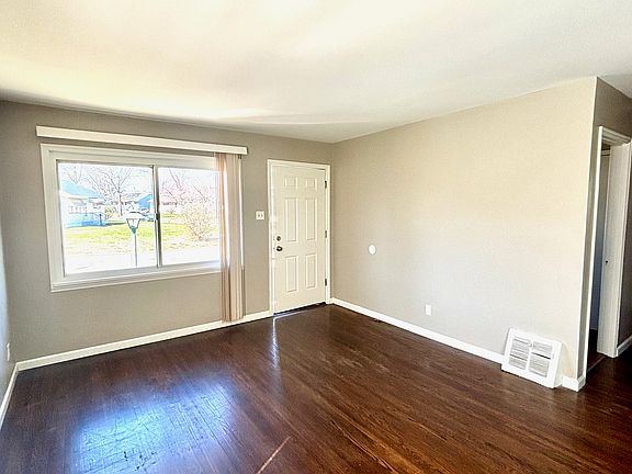 5th image of 204 Tay Rd