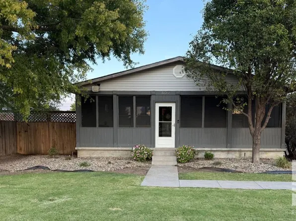 409 S 5th St, Leoti, KS 67861