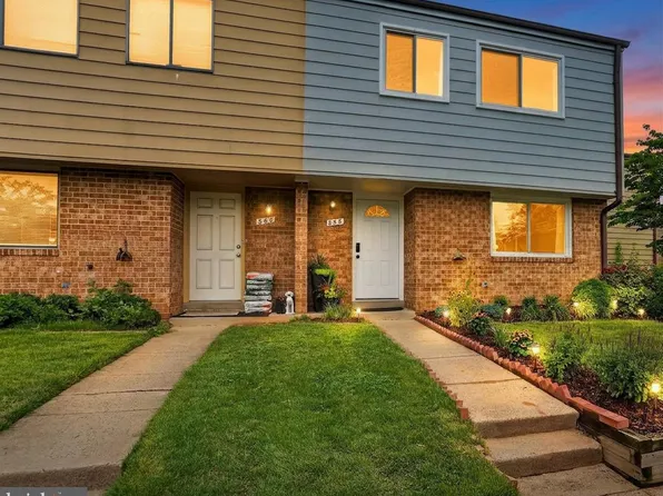 858 Dogwood Ct, Herndon, VA 20170