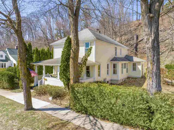 587 E 3rd St, Harbor Springs, MI 49740