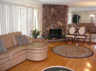 15 Cour Montreal, Palos Hills, IL 60465