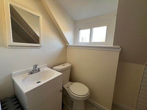 4th image of 337 Warburton Ave Floor 3