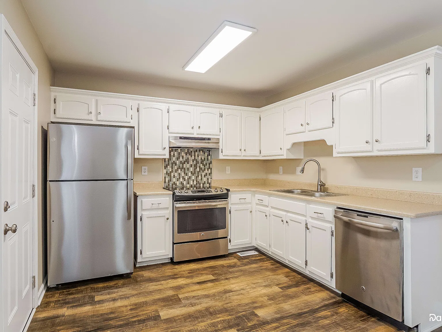 3 bed, 2.0 bath, 1683 sqft, $1,830 — Photo 2