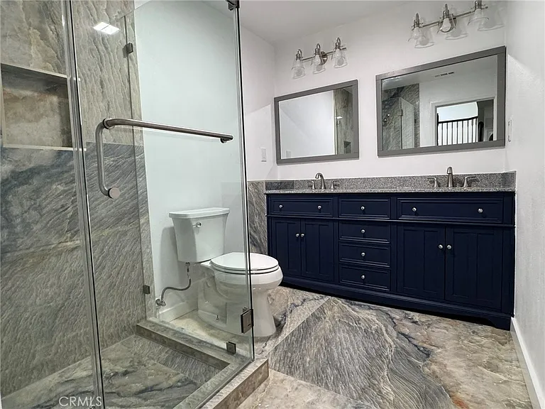 1041 W Acacia Ave — Photo 11