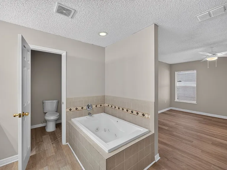 1845 Saga Ct — Photo 21