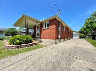 3530 Westwood Dr, Niagara Falls, NY 14305