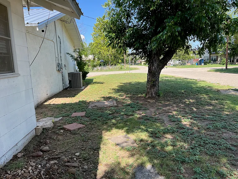 1006 N College St — Photo 5