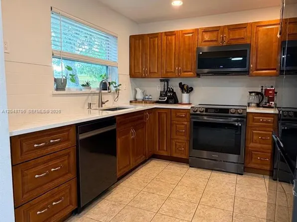 3781 Jackson Blvd, Fort Lauderdale, FL 33312