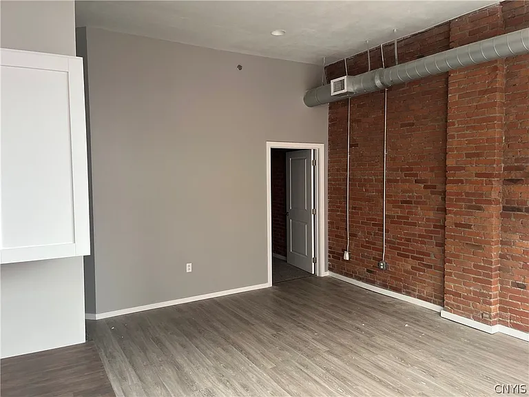 317 S Clinton St — Photo 6