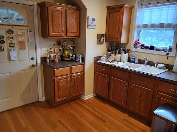 3rd image of 4041 Amelia Ave