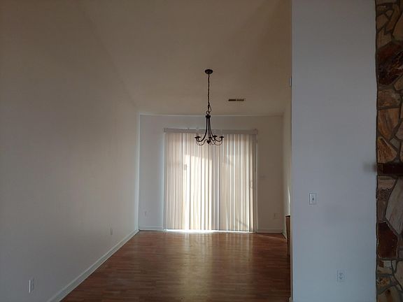 3rd image of 3306 Argyle Ln
