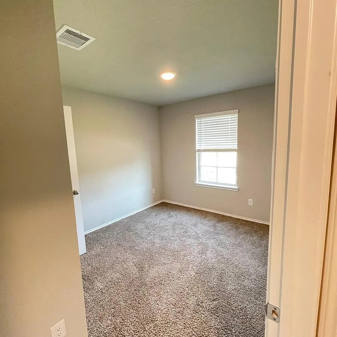 3 bed, 2.0 bath, 1450 sqft, $1,795 — Photo 3