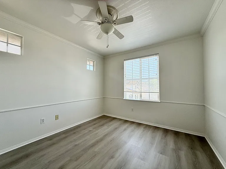 590 Rosemere Ln — Photo 19