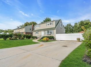 51 Arbor Ln, Centereach, NY 11720